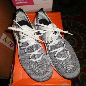 NEW 9.5M LADIES NIKE FREE TR FLYKNIT 3 CARDIO SNEKAERS BLACK WHITE
